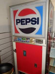 lot 998 image: Vintage Pepsi Machine