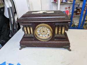 lot 1119 image: Vintage Mantle Clock