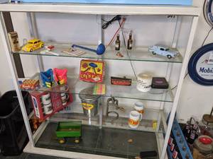 lot 1160 image: Vintage Pennzoil and Amoco Advertising Items, Et Cetera (Contents of Shelves)
