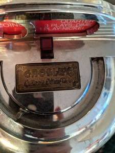 lot 1438 image: 2 Vintage Replica AMFM Radios and Replica Candy Machine