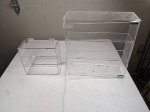 lot 1191 image: Pair of Tiered Plexiglass Display Cases