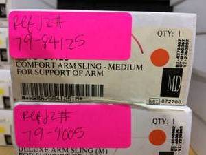 ProCare Comfort Arm Sling Size M DJO 79-84125 (1 Pack) and ProCare Deluxe Arm Sling Size M DJO 79-84005 (2 Pack)&nbsp