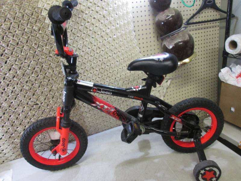 Jeep bike with training clearance wheels