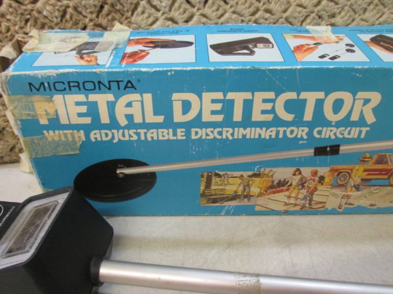 lot 32 image: Micronta 4001 Metal Detector  G-1  ...