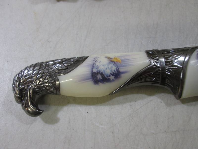lot 152 image: 13 Decorative Patriotic Eagle Knif...