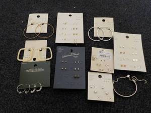 Lot of Earrings...