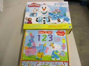 Frozen Play Doh Set and 12 piece Pu...