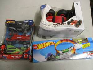 RC Stunt Car, Hot Wheels Action Loo...