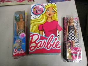 2 Barbies and Barbie Dream House Ca...