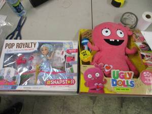 Ugly Dolls Doll and Pop Royalty Sna...