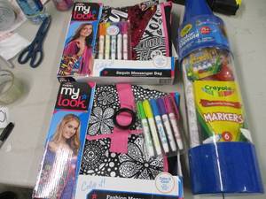 Crayola Art Set and 2 Bag Design Se...
