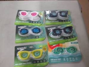 lot 24 image: 6 pr Kids 3-8 yrs Speedo Swim Goggl...
