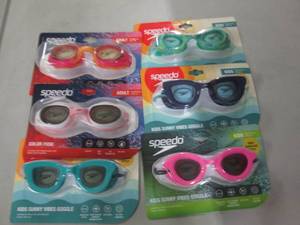lot 28 image: 6 pr Kids 3-8 yrs Speedo Swim Goggl...