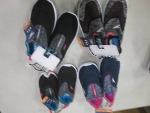 lot 33 image: 3 pr Speedo Size 11-12 Kids Water S...