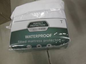 lot 34 image: Twin Mattress Protector...