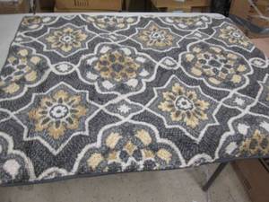 lot 101 image: 30x46 inch Threshold Accent Rug...