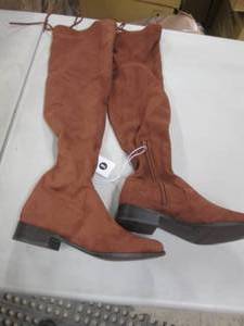 lot 106 image: Pair of A New Day Size 8 Ladies B...