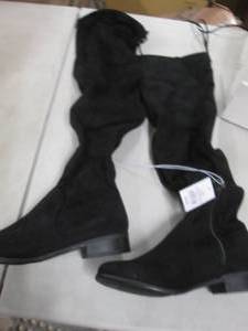 lot 110 image: Pair of A New Day Size 8.5  Ladie...