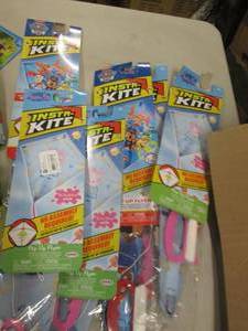 lot 118 image: 6 InstaKites...