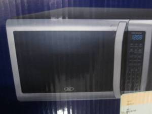 lot 165 image: Oster 1.6 cu ft Countertop Microwav...