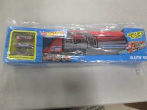 lot 180 image: Hot Wheels Blastin Rig...