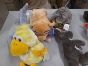 lot 253 image: 5 Medium Plush...