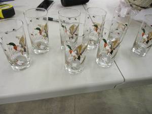 lot 9 image: 8 Mallard Glass Glasses...