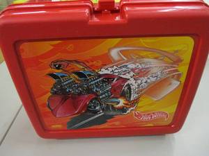 lot 14 image: 1999 Hot Wheels Lunch Box and Therm...