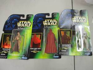 lot 34 image: 3 Collectible Star Wars Figures ne...