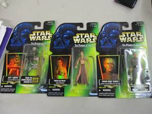 lot 35 image: 3 Collectible Star Wars Figures ne...