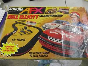 lot 40 image: Bill Elliott Aurora AFX 13 Ft Race ...
