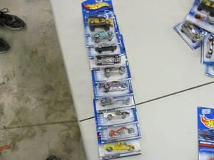 lot 49 image: 10 Hot Wheels Cars new in box...