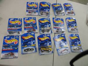 lot 50 image: 14 Hot Wheels Cars new in box...