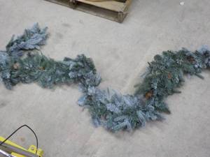lot 112 image: Lighted Artificial Garland...