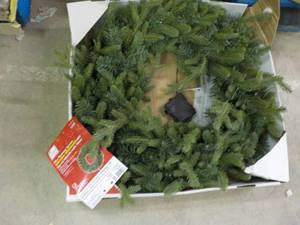 lot 121 image: 32 Norway Spruce Pre Lit Wreath wi...