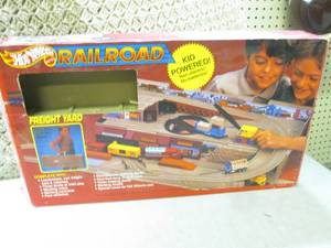 lot 33 image: (EW5) Vintage Hot Wheels Railroad F...