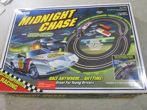 lot 35 image: (RM2) Vintage Tyco Midnight Chase w...