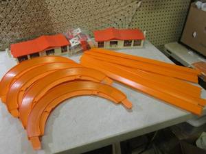 lot 46 image: (A-4) Vintage Hot Wheels Track, Cor...