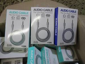 lot 55 image: (D-3) Box Full of Audio Cables ...