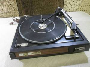 lot 77 image: (RM5) Vintage BSR McDonald 610 Reco...