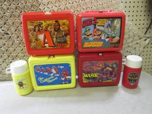 lot 98 image: (D-1) 4 Vintage Plastic Lunch Boxes...