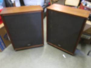 lot 109 image: (RMDR) Pair Vintage Yamaha NS-18 Sp...