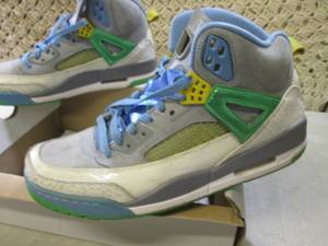 lot 129 image: (F-0) Pair Jordan Air Shoes Size 11...