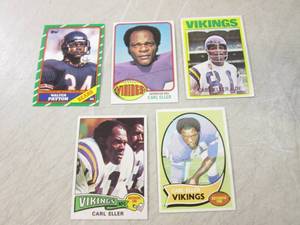 lot 133 image: (CNTR) Vintage Football Cards...
