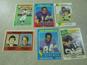 lot 134 image: (CNTR) Vintage Football Cards...