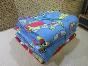 lot 146 image: (F-2) 4 Kids Fleece Blankets...