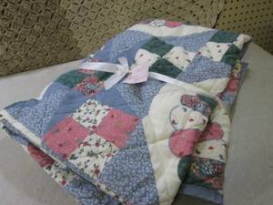 lot 147 image: (F-2) Twin Size Blanket Used...