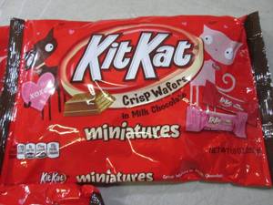 lot 218 image: (B-1) 3 Bags of Kit Kat Miniatures ...