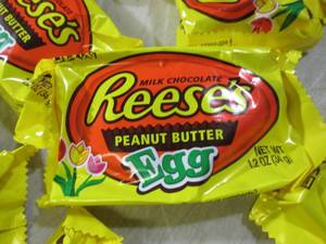 lot 235 image: (B-1) 24 Reeses Peanut Butter Eggs ...