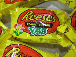 lot 237 image: (B-1) 24 Reeses Peanut Butter Eggs ...